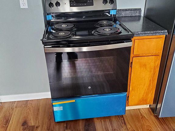 New Stove and Refrigerator