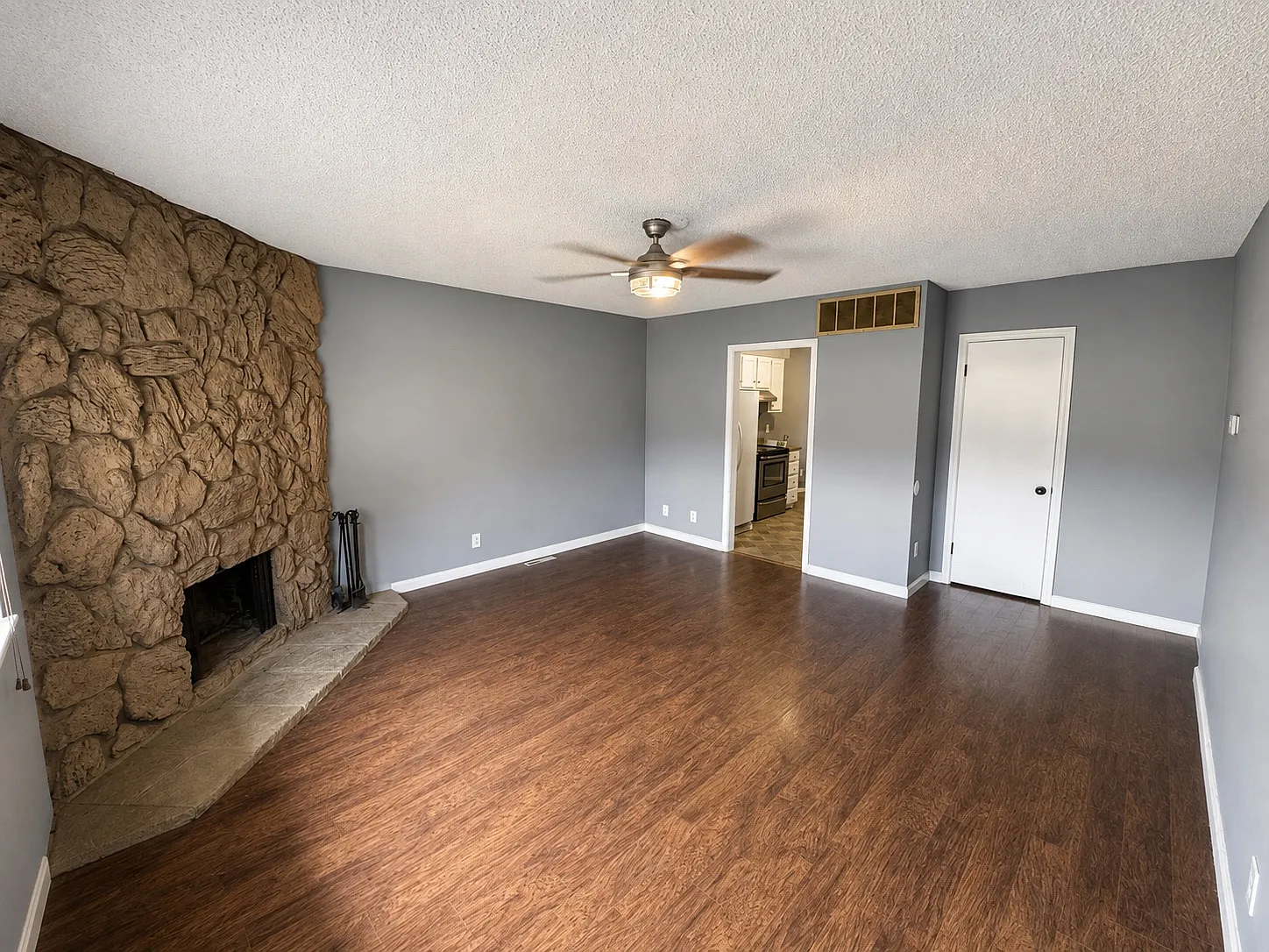 2 bed, 1500 sqft, $1,350 — Photo 2