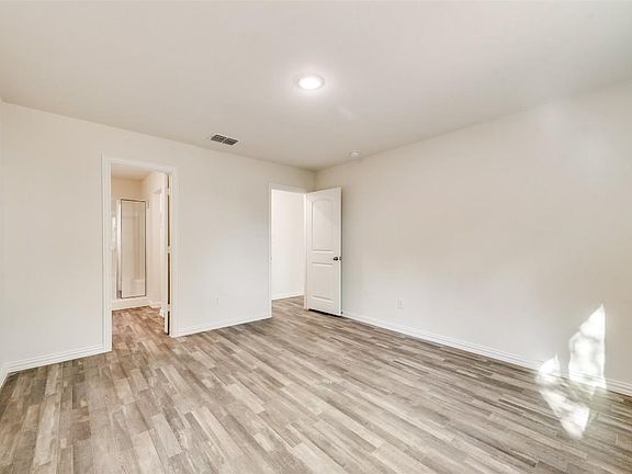 4th image of 721 Driftwood Ln