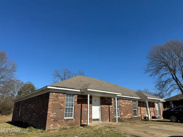 100 Nikki Dr, Senatobia, MS 38668