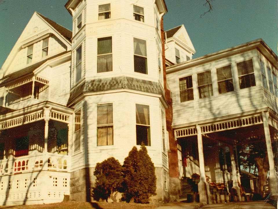1889 Victorian house