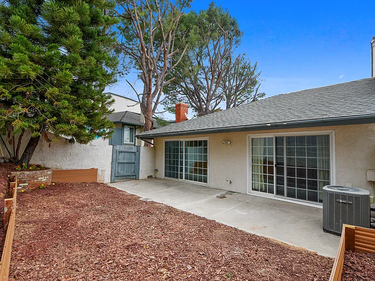 6745 Vista Loma — Photo 10