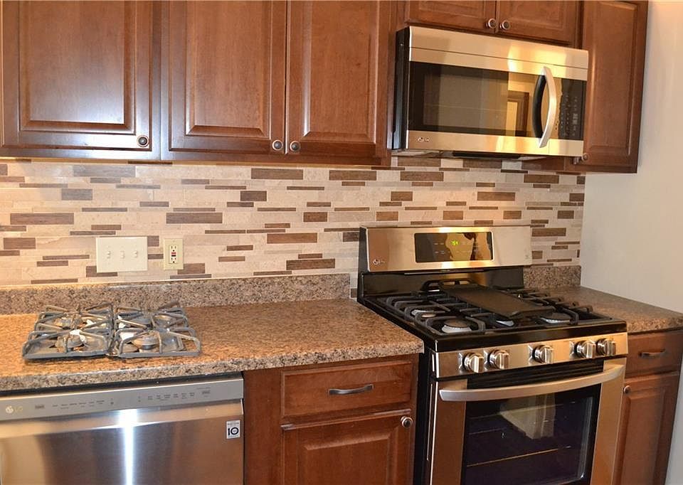 1st image of 105 N Heights Dr