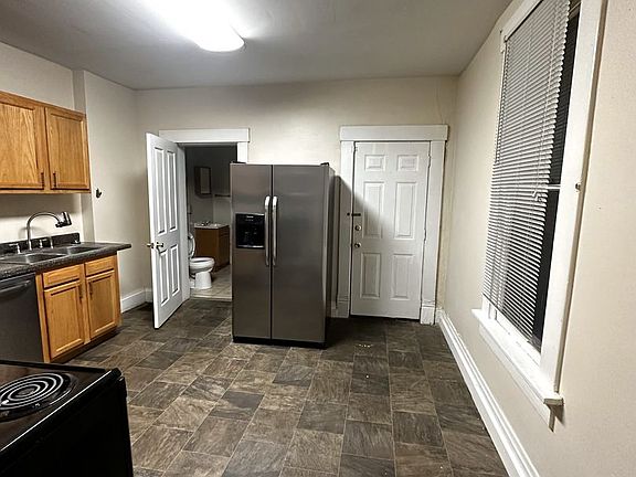 3rd image of 330 W Hubbard Ave #330