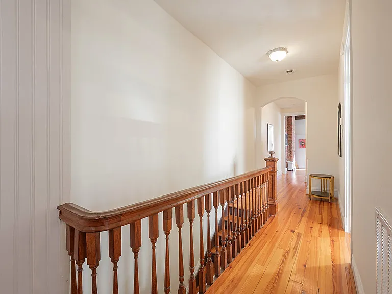 113 N Robinson St — Photo 4