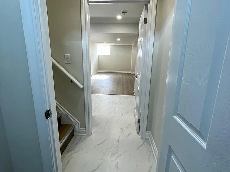 125 Sharavogue Ave #BASEMENT — Photo 11