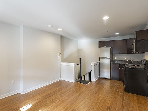 3rd image of 4029 Spruce St APT 3R