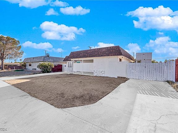 3rd image of 241 Wisteria Ave