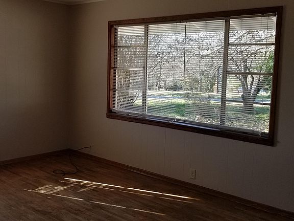 4th image of 343 Stallings St