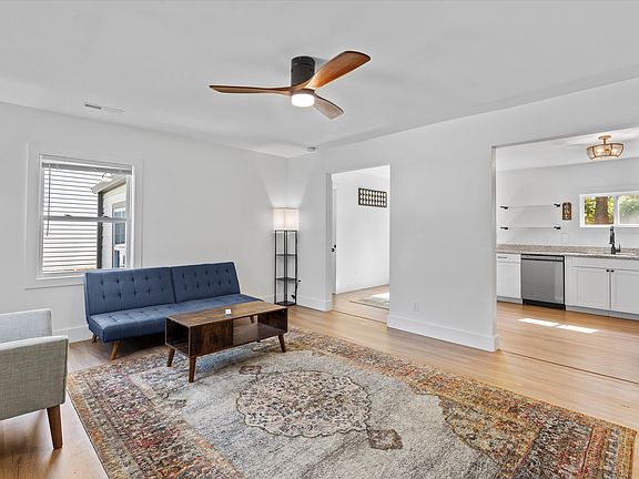 5th image of 204 N Lovell Ave
