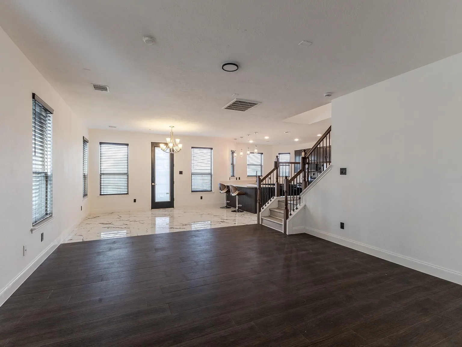 3 bed, 2.5 bath, 2162 sqft, $2,400 — Photo 2