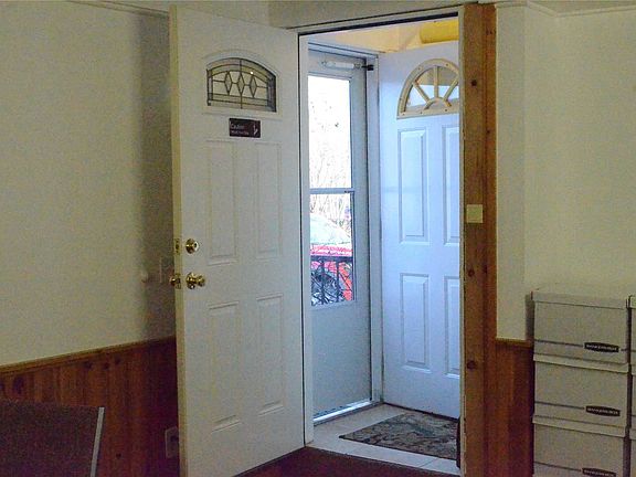 4th image of 968 Old Medford Ave