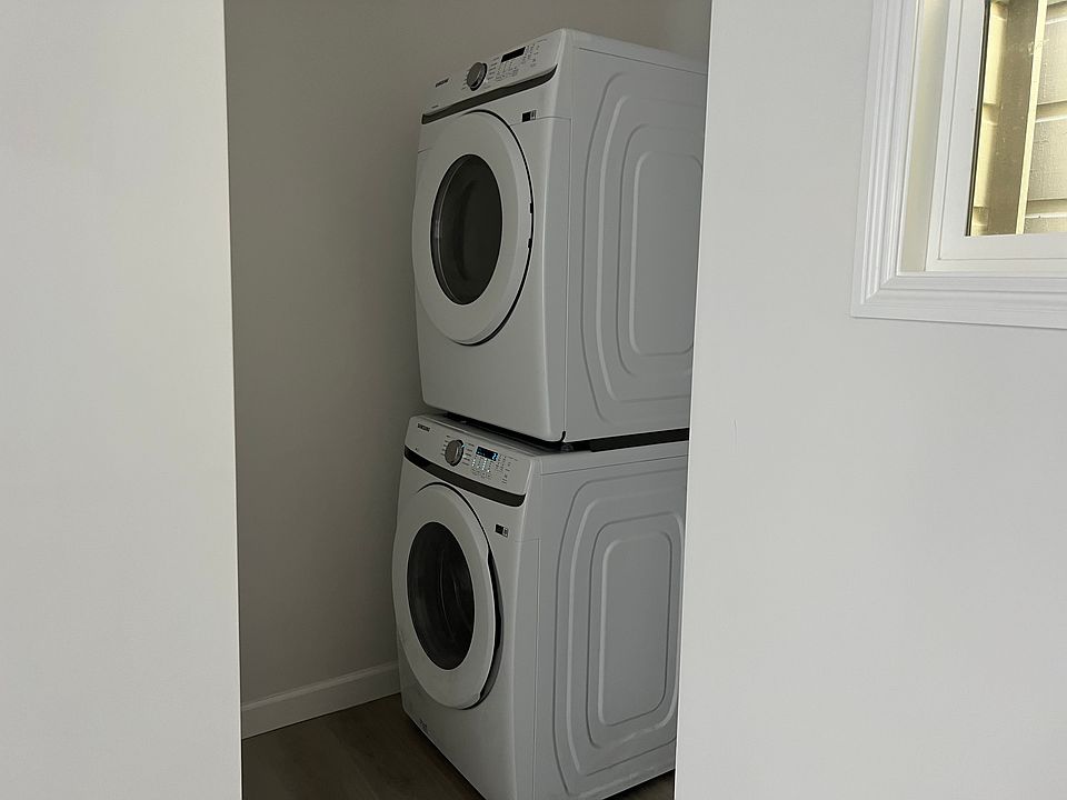 2nd image of 1589 Sacramento St APT 9