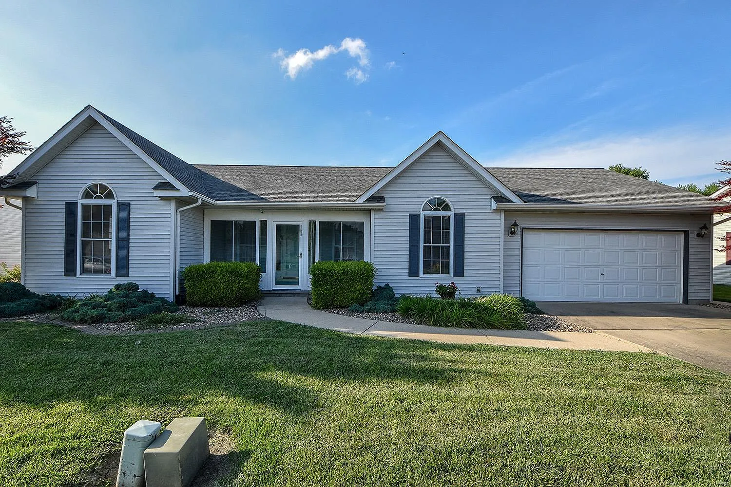 1131 Hackberry Dr photo 1