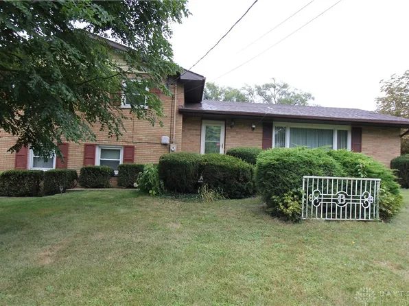 9677 Country Club Rd, Piqua, OH 45356