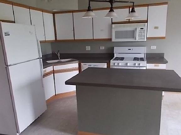 3rd image of 2546 Dickens Dr