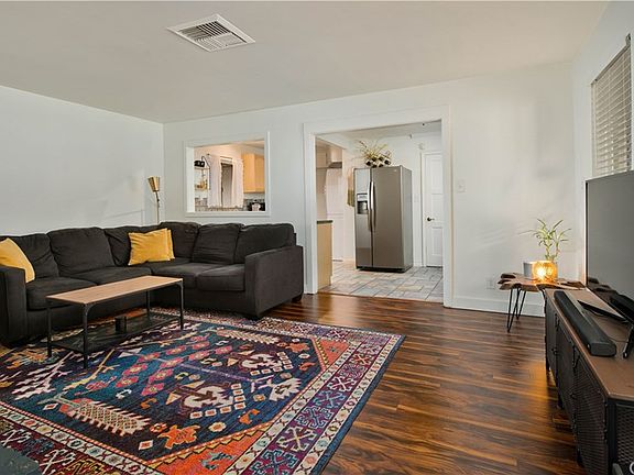 2nd image of 40132 Calle Plana