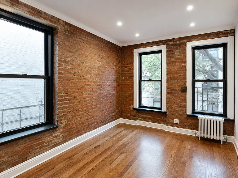 416 E 13th St #R2E — Photo 3
