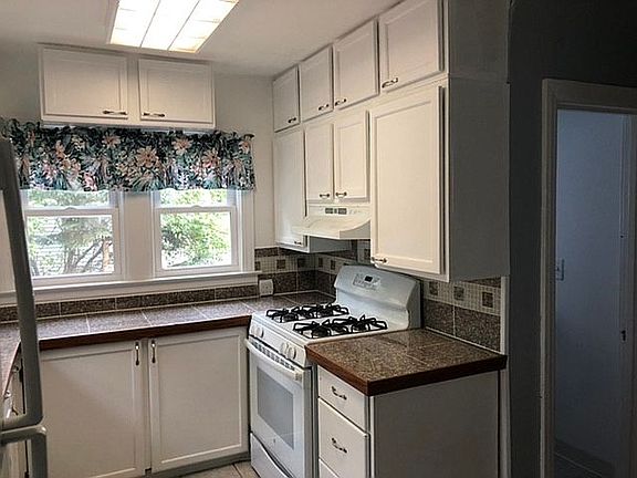 Kitchen tile with granite 