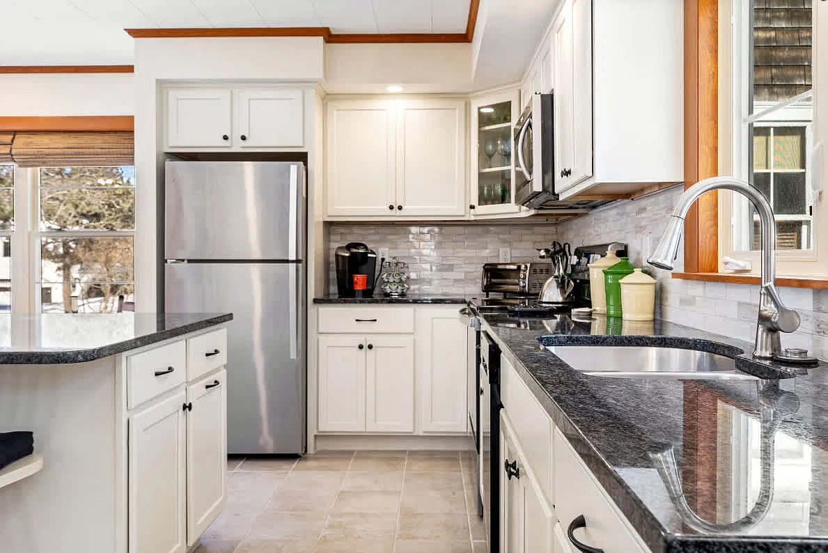 353 Seaside Ave — Photo 2