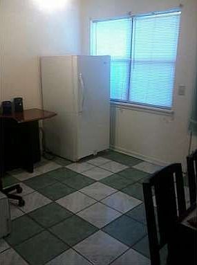 2nd image of 1303 Lakeview Dr NW