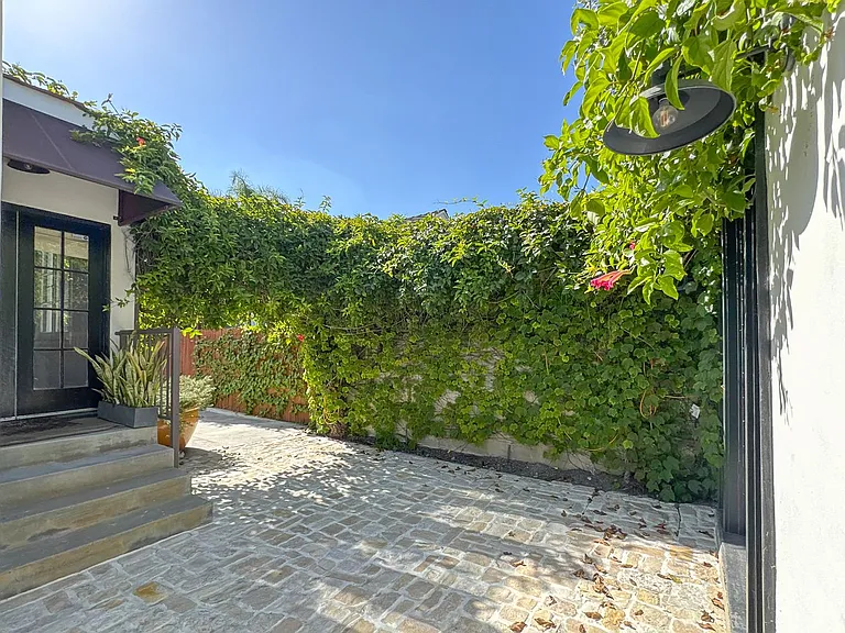 345 Westbourne Dr — Photo 29