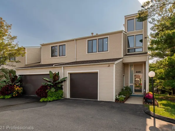 5870 Windward Ct, Clarkston, MI 48346