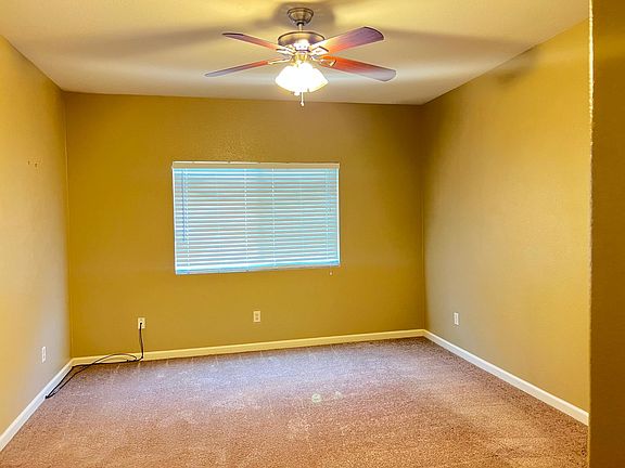 4th image of 220 Halley Glen Dr
