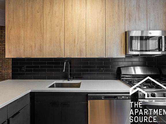 2nd image of 4011A N Lowell Ave APT 3W