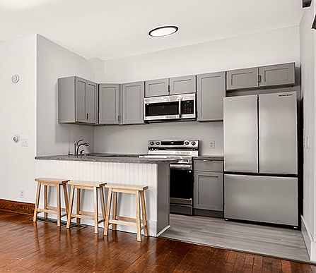 3rd image of 85-87 Alexander St #87-A