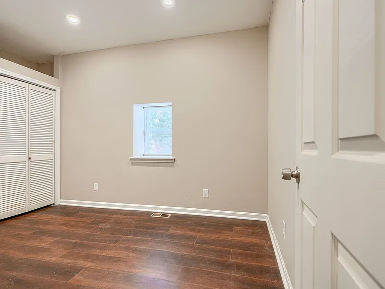 446 N Linwood Ave #1 — Photo 9