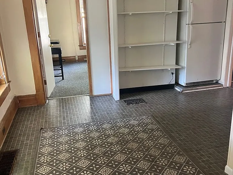 720 Catherine St — Photo 2