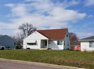 118 N Park Ln, Le Sueur, MN 56058
