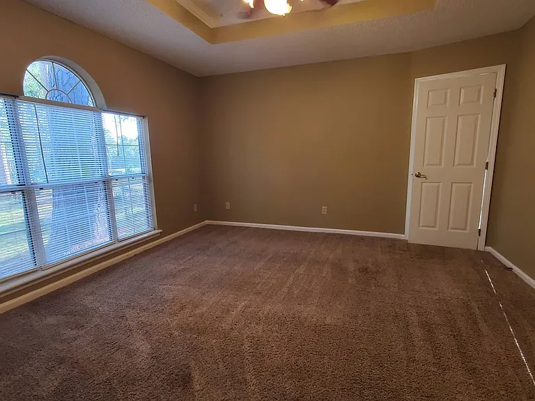 2403 Spring Valley Cir — Photo 8
