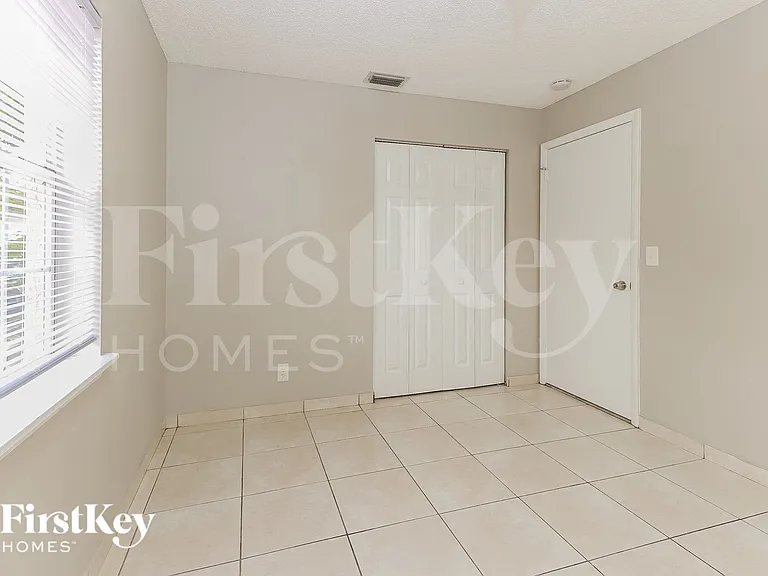 5709 Boynton Cres — Photo 12