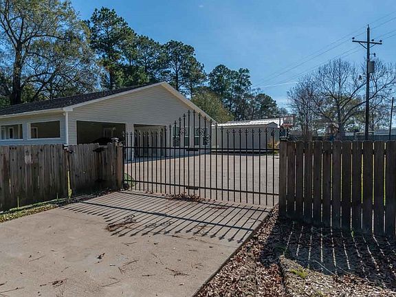 2nd image of 270 Live Oak St