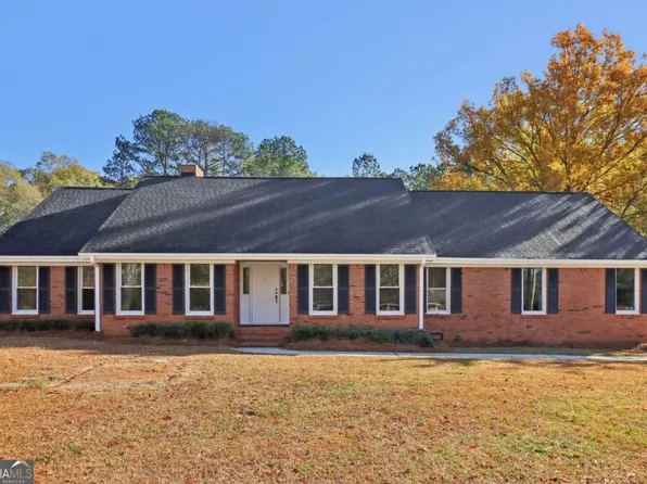 135 Willow Lake Ln, Sharpsburg, GA 30277