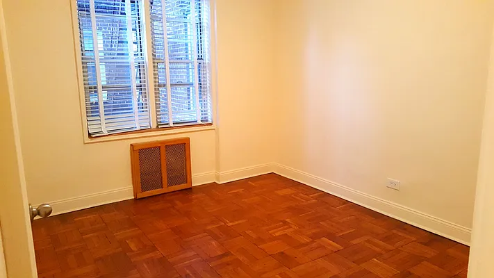 Rented by Realty Queens LLC | media 8