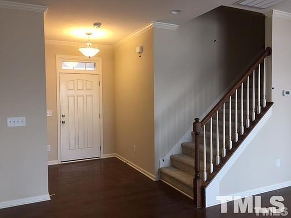 4th image of 631 Mountain Pine Dr