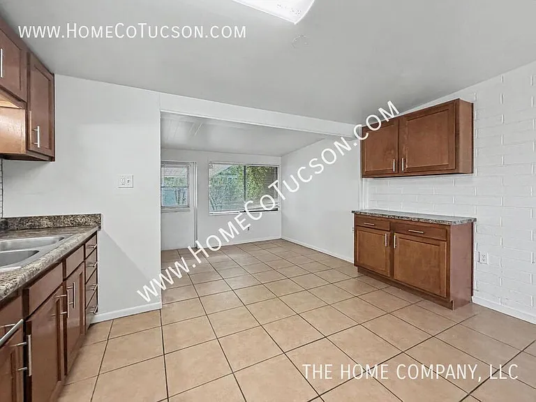 4938 S Highland Dr — Photo 6