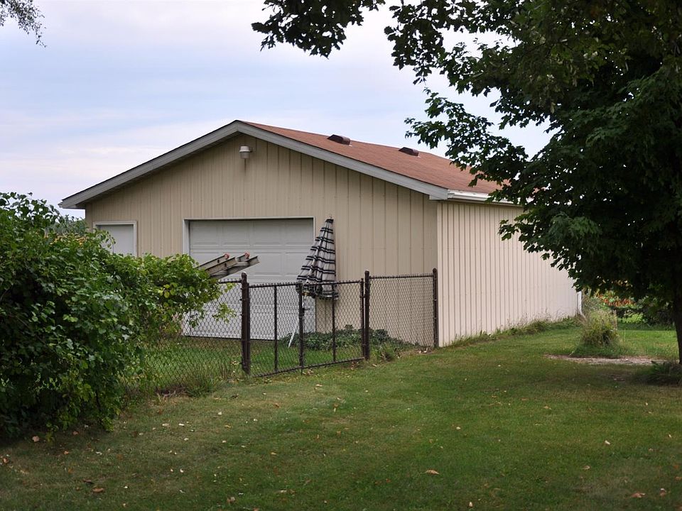 2nd image of 2435 W Mount Morris Rd
