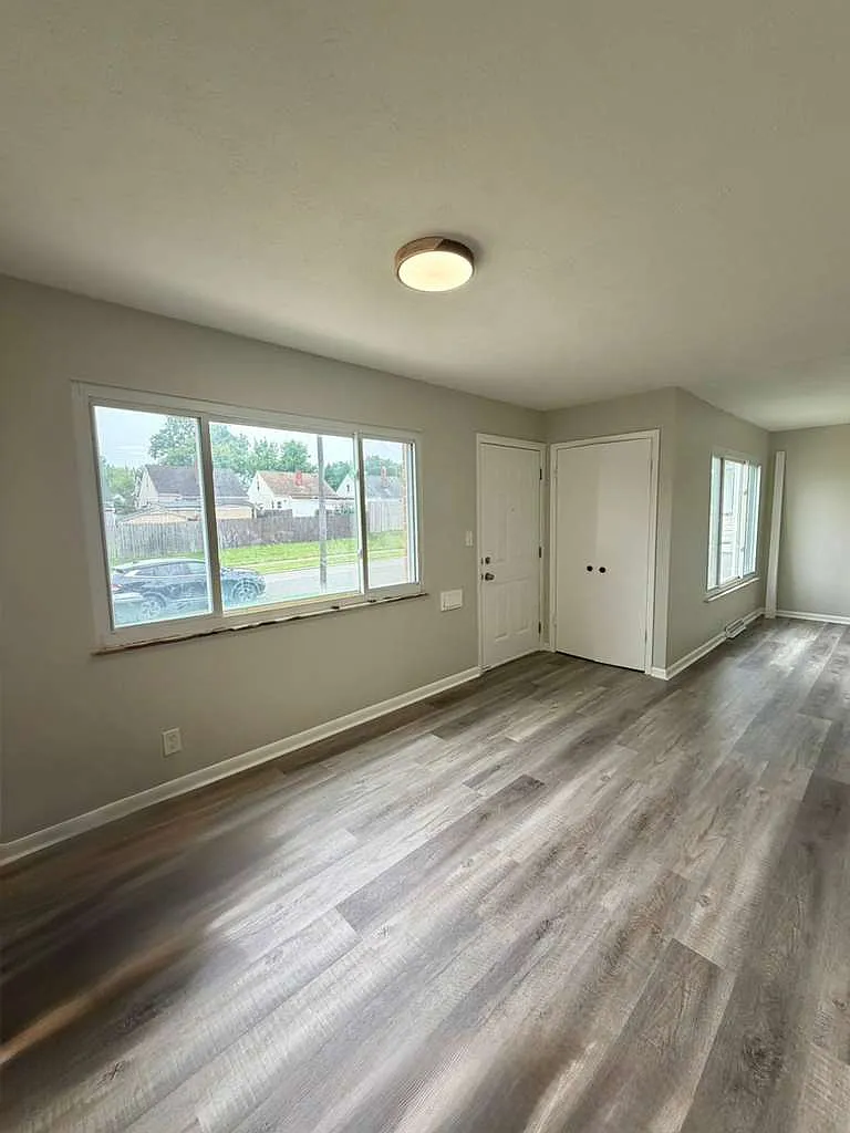 4 bed, 1444 sqft, $2,250 — Photo 2
