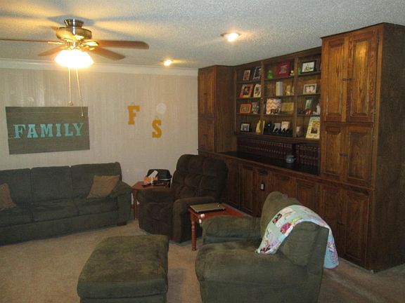4th image of 717 6th Pl