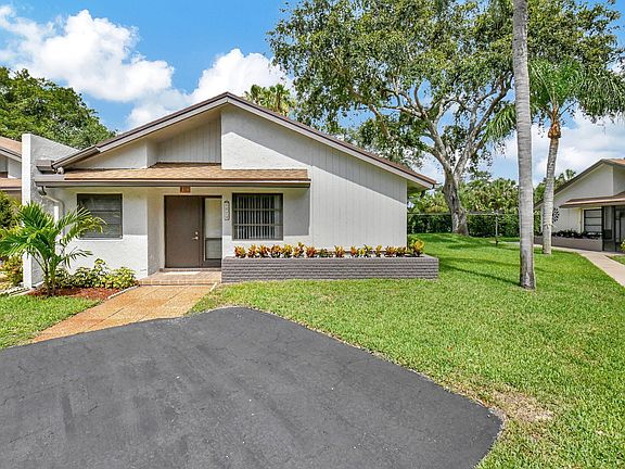 2nd image of 3929 Arelia Drive N