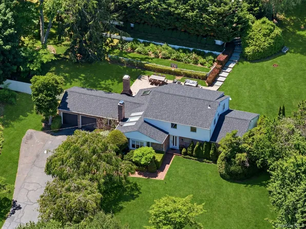 279 Hillcrest Lane, Upper Brookville, NY 11771