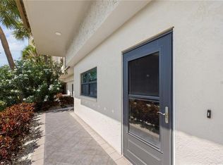 7050 Sunset Dr S APT 105, South Pasadena, FL 33707