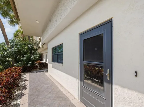 7050 Sunset Dr S APT 105, South Pasadena, FL 33707