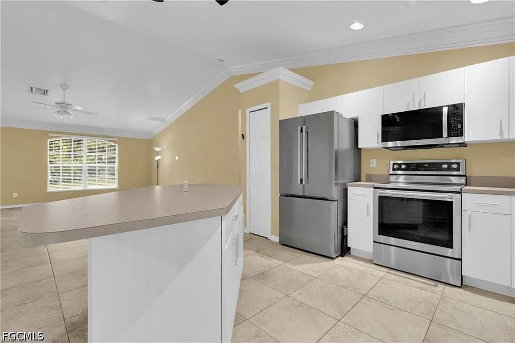 4 bed, 2.0 bath, 1761 sqft, $2,200 — Photo 1