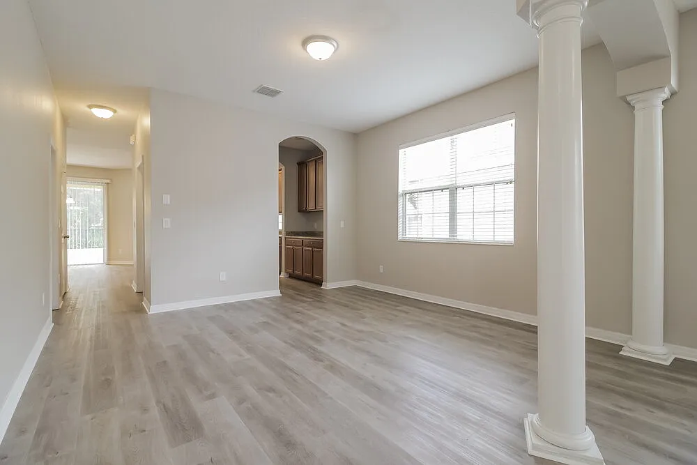 4 bed, 2.5 bath, 2618 sqft, $3,670 — Photo 4
