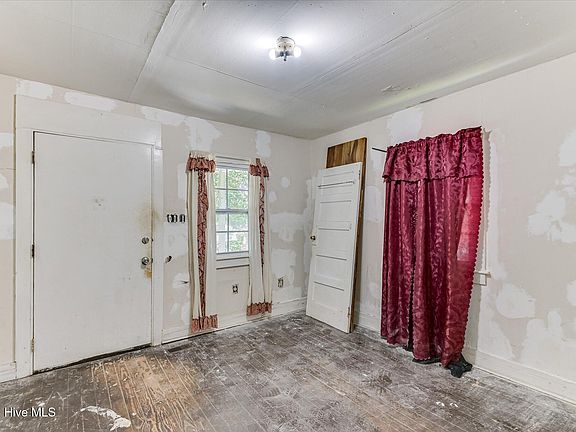 4th image of 2806 Royal Street